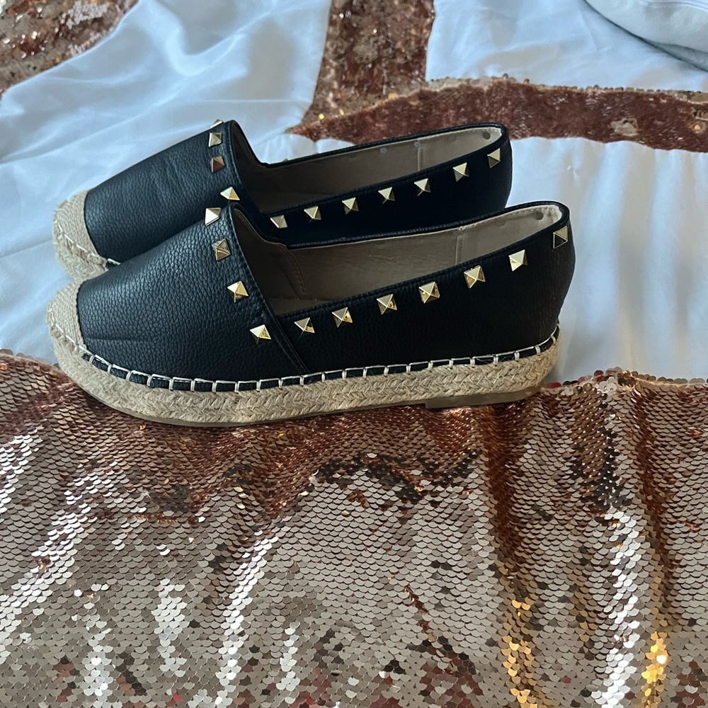 Black, never worn, Steve Madden, gold studs